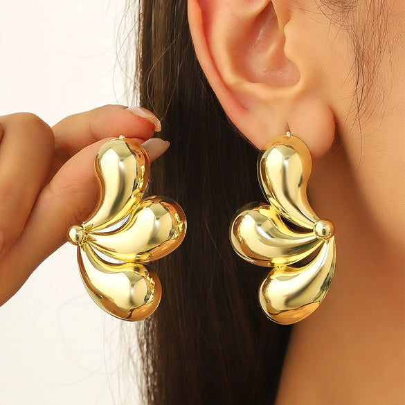 Wholesale Metal Women's Exaggerated Geometric Heart Earrings With Electroplating