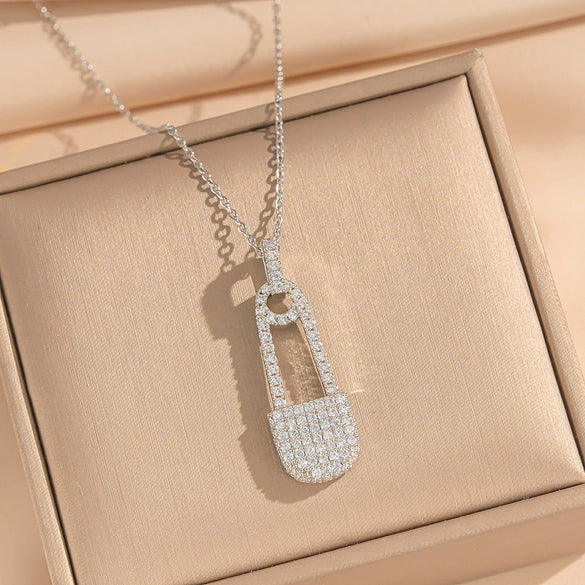 Wholesale Micropaved Zircon Accessories Set Light Luxury Geometric Style Copper O Word Chain Necklace And Earrings For Women And Unisex Vacuum Furnace Electroplated 18K