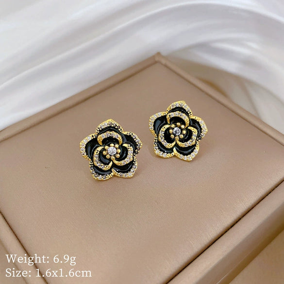 Wholesale Minimalist Camellia Pattern Stainless Steel And Copper Necklace For Women With Electroplating