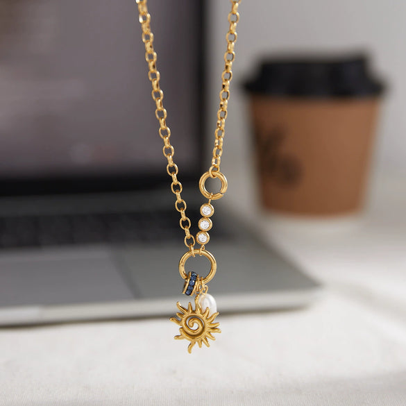 Wholesale Minimalist Electroplated Titanium Steel And Stainless Steel Spiral Sun Pendant Necklace For Women