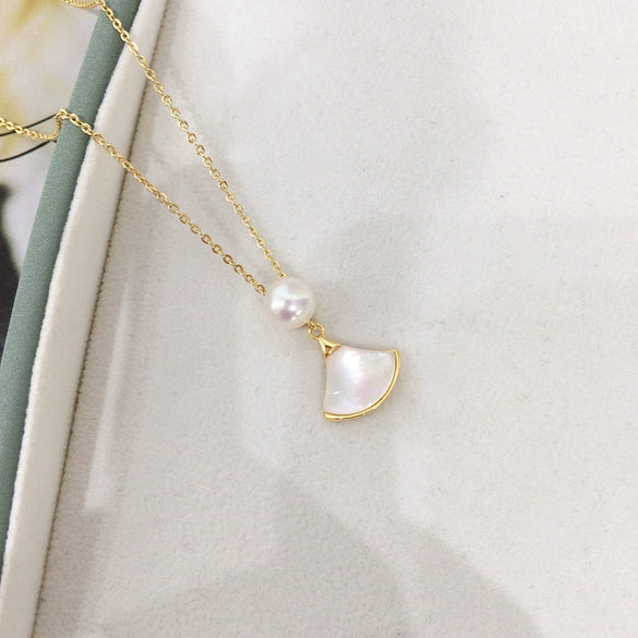 Wholesale Minimalist Freshwater Pearl Pendant Necklace With Copper Accessories And Seashell Motherofpearl Flat Round And Bun Round Pearl Shapes