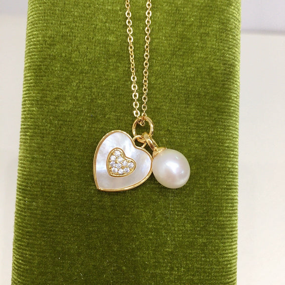Wholesale Minimalist Freshwater Pearl Pendant Necklace With Copper Accessories Microinlaid Zircon Love Sea Shell Shape