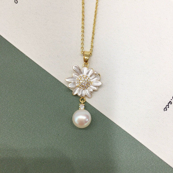 Wholesale Minimalist Freshwater Pearl Pendant Necklace With Copper Flat Round And Bun Round Pearls Sunflower Design