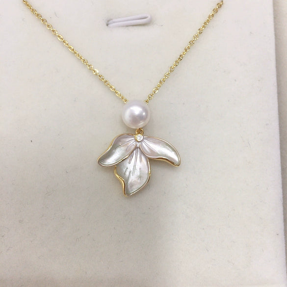 Wholesale Minimalist Freshwater Pearl Pendant Necklace With Frosted Paint Gradient Leaf Design Copper Accessory And Flat Roundbun Round Pearls