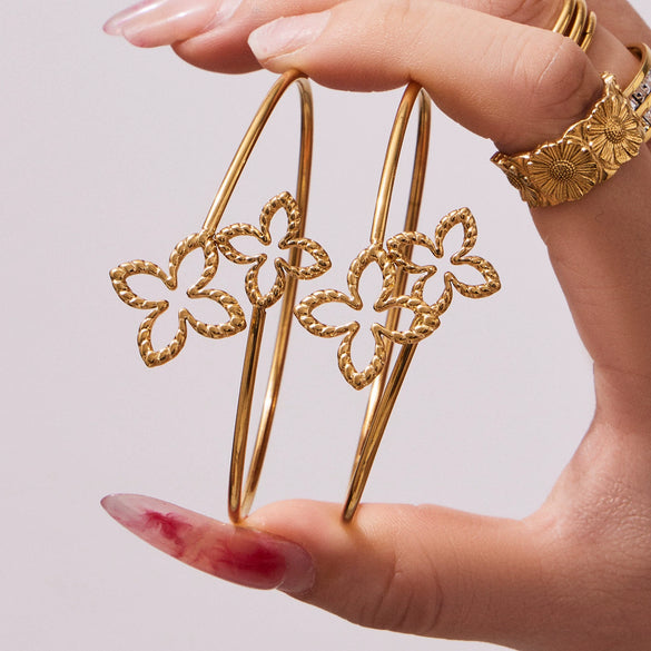 Wholesale Minimalist Geometric Double Flower Hollow Open Bracelet Stainless Steel 18K Gold Plated Jewelry Accessories