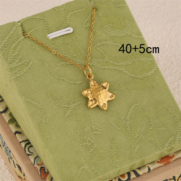 Wholesale Minimalist Geometric 18K Gold Plated Stainless Steel Irregular Flower Cross Chain Pendant Necklace For Women