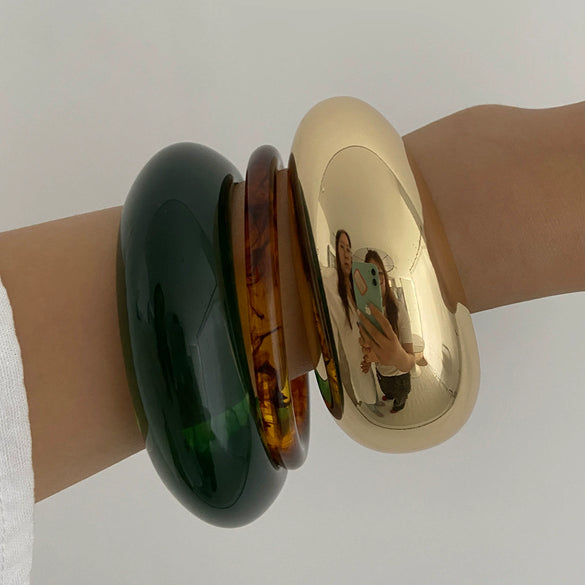 Wholesale Minimalist Geometric Metal Amber Resin Open Bracelet For Women Electroplated