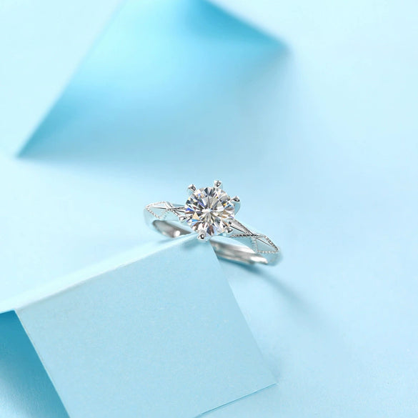 Wholesale Minimalist Sweet Style S925 Silver Ring With Labgrown Diamond And 18K Gold Design