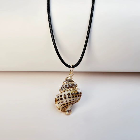 Wholesale Minimalist Waxed Leather Rope Natural Conch Shell Necklaces With Electroplated Gold Edge
