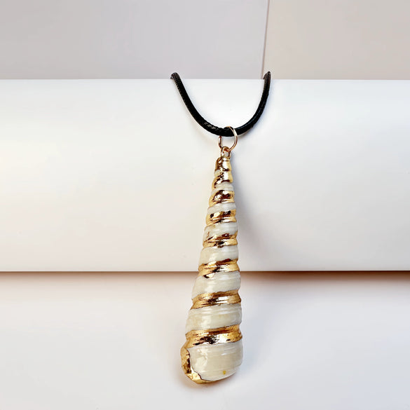 Wholesale Minimalist Waxed Leather Rope Natural Conch Shell Necklaces With Electroplated Gold Edge