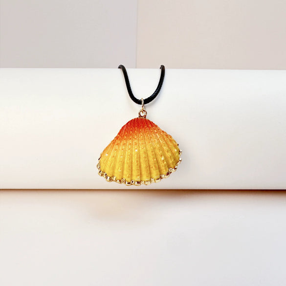 Wholesale Minimalist Waxed Leather Rope Natural Conch Shell Necklaces With Electroplated Gold Edge