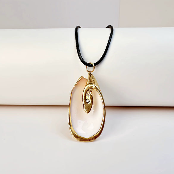 Wholesale Minimalist Waxed Leather Rope Natural Conch Shell Necklaces With Electroplated Gold Edge