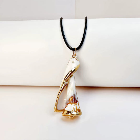 Wholesale Minimalist Waxed Leather Rope Natural Conch Shell Necklaces With Electroplated Gold Edge
