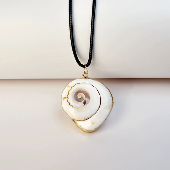 Wholesale Minimalist Waxed Leather Rope Natural Conch Shell Necklaces With Electroplated Gold Edge