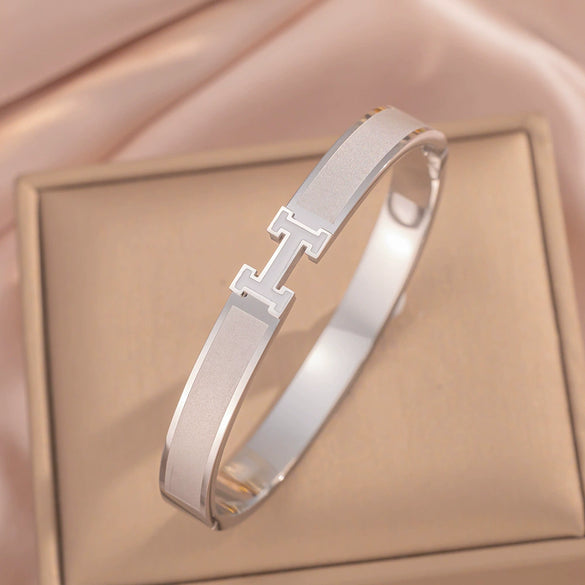 Wholesale Modern Minimalist Titanium Steel Letter H Bracelet Electroplated 18K Gold
