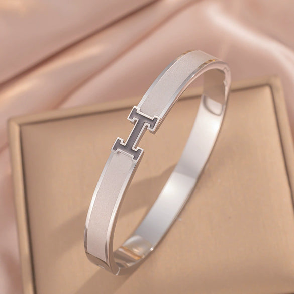 Wholesale Modern Minimalist Titanium Steel Letter H Bracelet Electroplated 18K Gold