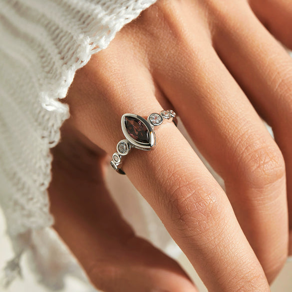 Wholesale Modern S925 Sterling Silver Elegant Geometric Artificial Diamond Ring For Women