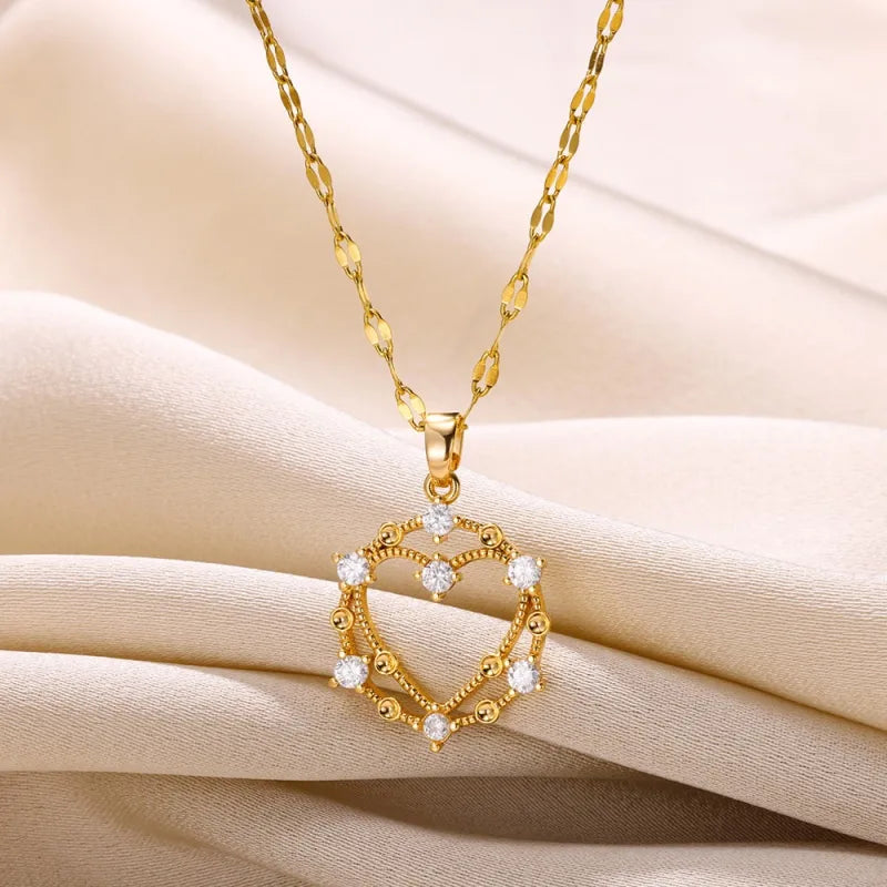 Wholesale Modern Style Simple Style Heart Shape Copper Inlay 18K Gold Plated Zircon Pendant Necklace