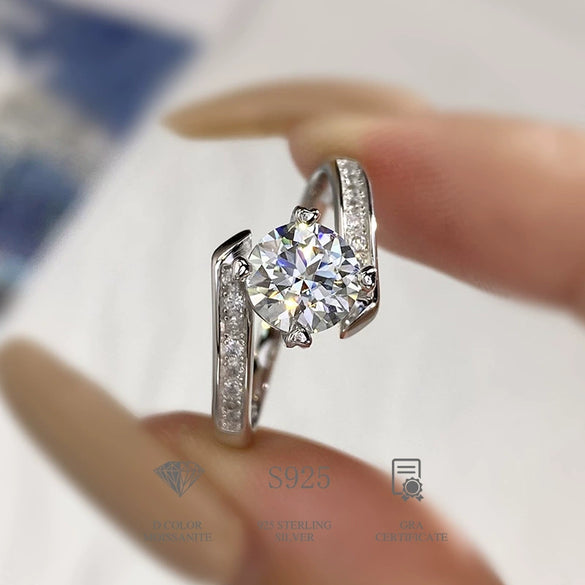 Wholesale Moissanite Four Claw Classic Women's Diamond Ring In 925 Sterling Silver With Geometric Design And Electroplating