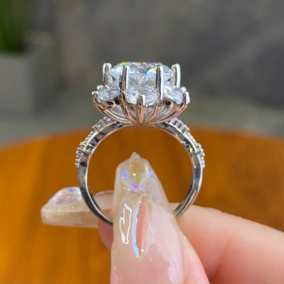 Wholesale Moissanite Sunflower Classic Sixclaw Wedding Ring For Women In S925 Sterling Silver With Geometric Pattern And Electroplating