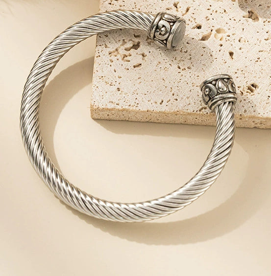 Wholesale Multicolor Titanium Steel And Stainless Steel Electroplated Twist Room Gold Bracelet Cable Bracelet With Personality Style
