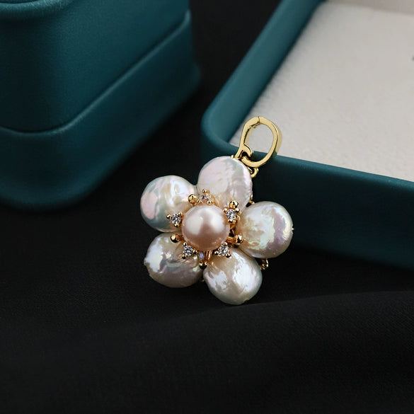 Wholesale Natural Freshwater Baroque Pearl Flower Pendant Necklace For Women Copper Electroplated