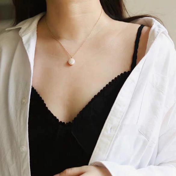 Wholesale Natural Freshwater Pearl Flat Round Clavicle Chain Necklace Copper Alloy Accessories