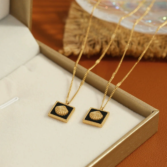 Wholesale Necklace Acrylic Black Square Bead Shell Style Titanium Steel 18K Gold Color Electroplated