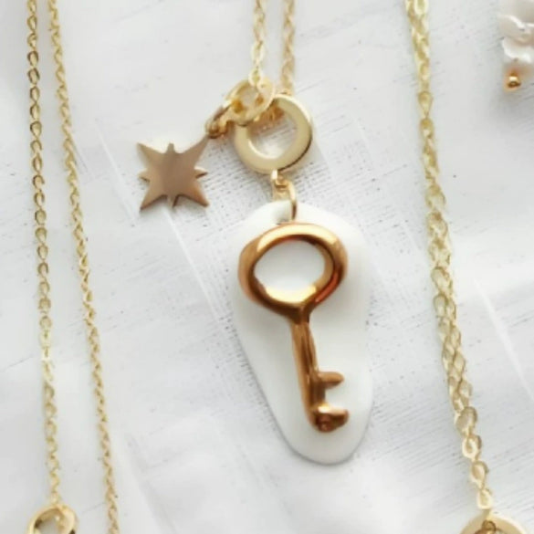 Wholesale Necklace Retro Style Copper Bow Flower Pendant Electroplating