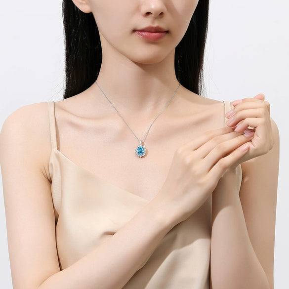 Wholesale Necklace S925 Sterling Silver Geometric Light Luxury Style Flower Cut Emerald Pendant