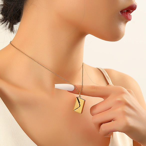 Wholesale Necklace Stainless Steel Alloy Openable Envelope Style With Flowers Electroplating For Women