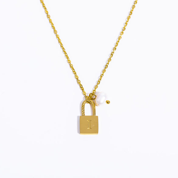 Wholesale Necklace Stainless Steel And Titanium Steel With 26 Letters Pearl Lock Pendant And 12 Constellations Handmade Ochain Plated With 18K Gold For Women