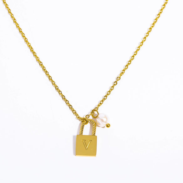 Wholesale Necklace Stainless Steel And Titanium Steel With 26 Letters Pearl Lock Pendant And 12 Constellations Handmade Ochain Plated With 18K Gold For Women