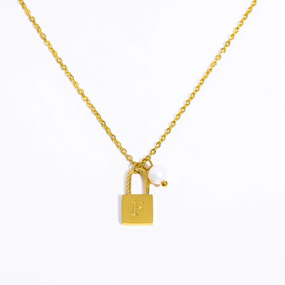 Wholesale Necklace Stainless Steel And Titanium Steel With 26 Letters Pearl Lock Pendant And 12 Constellations Handmade Ochain Plated With 18K Gold For Women