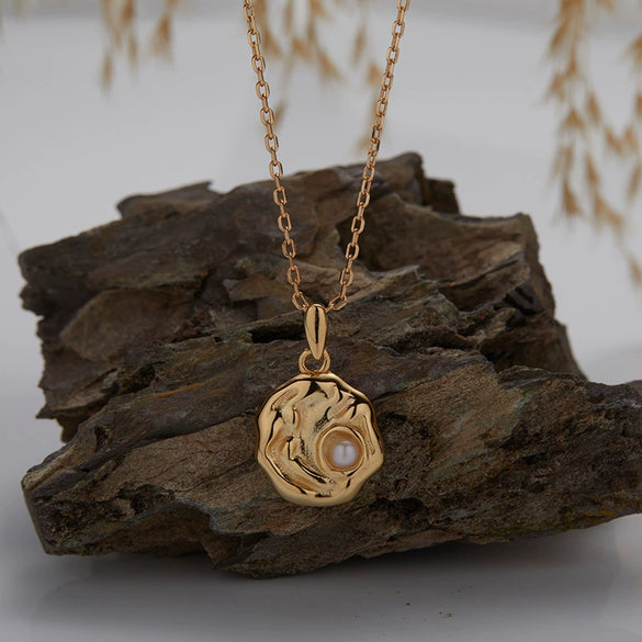 Wholesale Necklace 925 Sterling Silver Natural Pearl Garnet Light Luxury Geometric Round Pendant