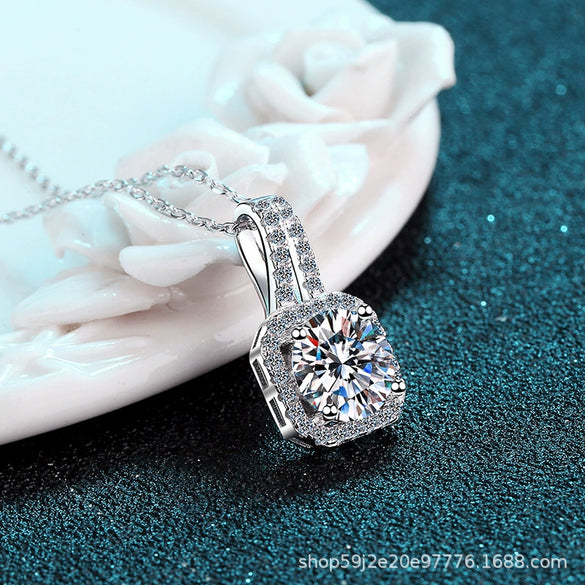Wholesale Necklace 925 Sterling Silver Plated Pt950 Gold Star Pattern Four Claw Moissanite Pendant Cross Flower Chain For Women