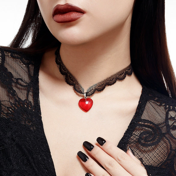 Wholesale Necklace Sweet Cool Style Lace And Glass Heart Shaped Pendant Electroplated Clavicle Chain For Women