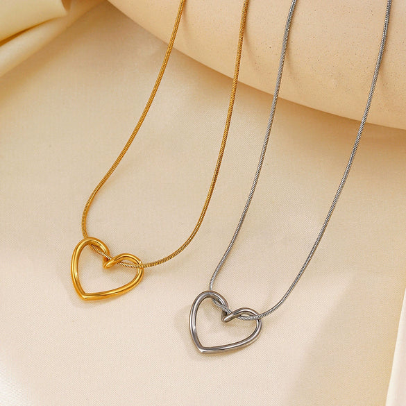 Wholesale Necklace Titanium Steel Heart Shaped 18K Gold Plated Simple Hollow Design For Women