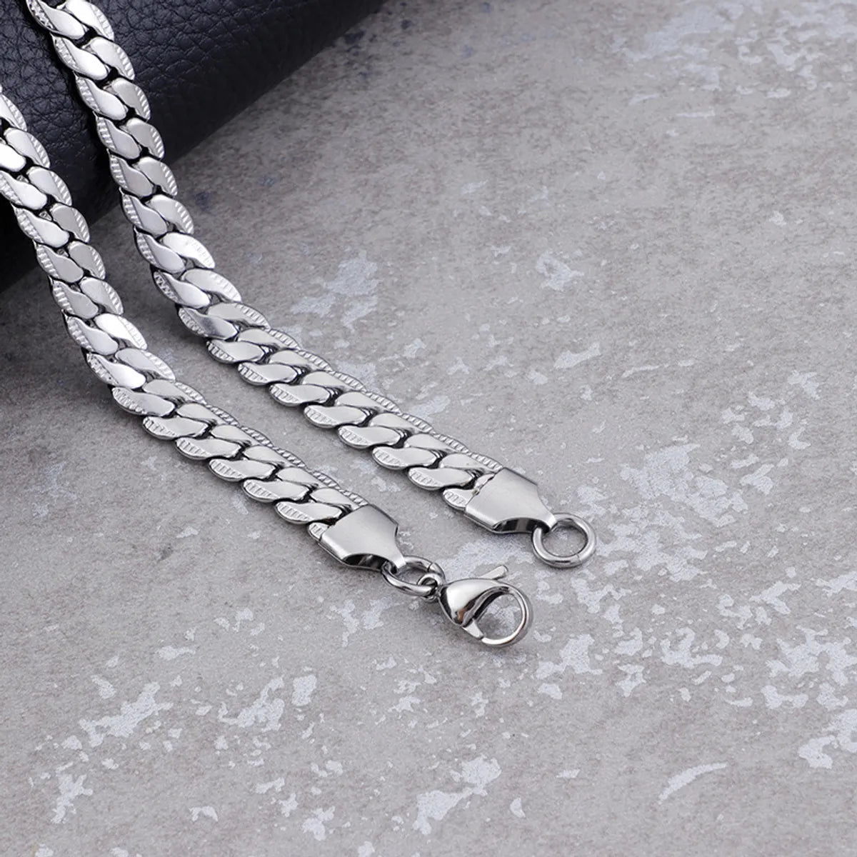 Wholesale New Style Titanium Steel Fashion Necklace With Chain Crimping Flat Chain