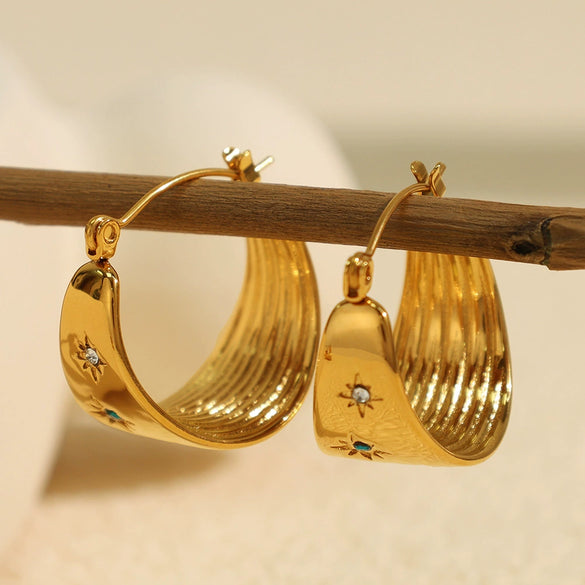 Wholesale Niche Elegant Women's Widepiece 316L Stainless Steel Earrings Inlaid With Zircon And Geometric Pattern Electroplated