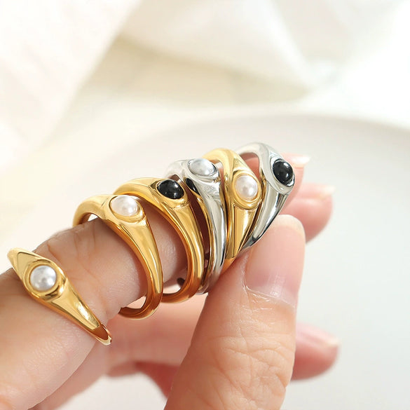 Wholesale Niche Geometric 316L Stainless Steel Ring For Women Inlaid With Black And White Beads Electroplated 18K Gold