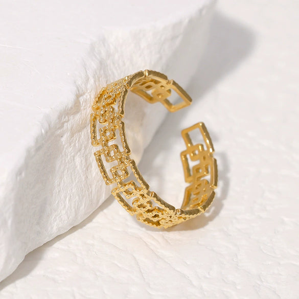 Wholesale Open Stainless Steel Ring With Geometric Pattern Light Luxury Style French Retro Hollow Design Electroplating Treatment For Women