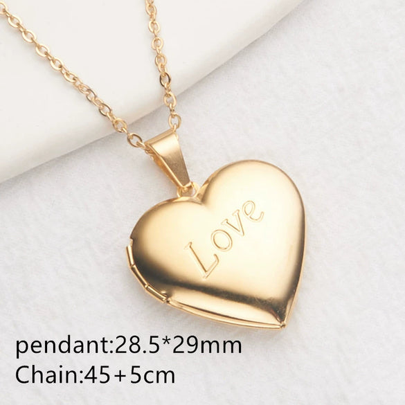 Wholesale Openable Heartshaped Pattern Photo Frame Photo Box Pendant Necklace In Stainless Steel With Electroplating For Women