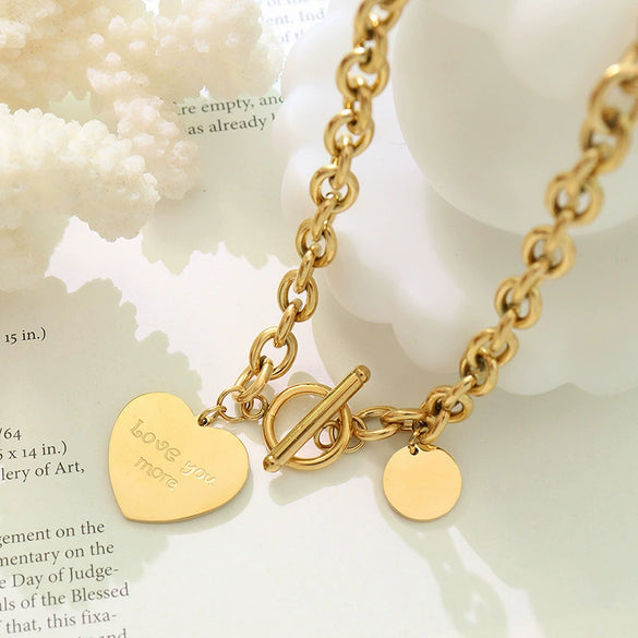 Wholesale Peach Heart Love Round Pendant Clavicle Necklace In Titanium Steel With Geometric Pattern And 18K True Gold Plated Electroplating