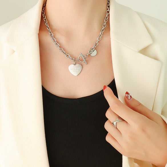 Wholesale Peach Heart Love Round Pendant Clavicle Necklace In Titanium Steel With Geometric Pattern And 18K True Gold Plated Electroplating