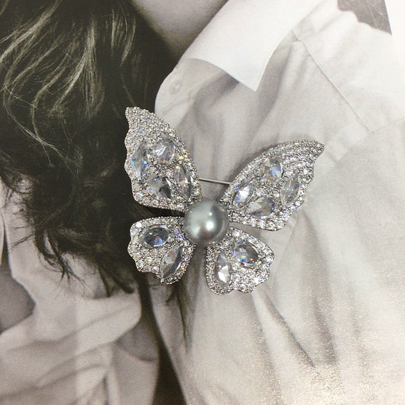 Wholesale Pearl Alloy Inlaid Artificial Gemstones And Semiprecious Stones Fairy Butterfly Brooch With Real Gold Plating And Set With Pearls