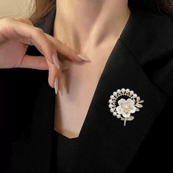 Wholesale Pearl Brooch Zinc Alloy Three Dimensional Flower Electroplated Female Unisex Clothing Accessory