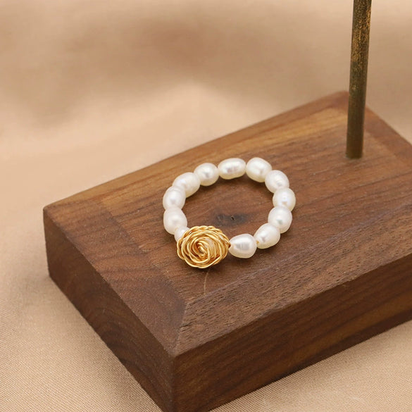 Wholesale Pearl Ring Retro Geometric Style Electroplating Winding Rose Design For Women