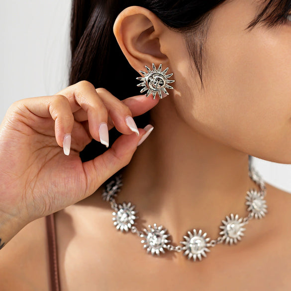 Wholesale Pendant Necklace Retro Metal Geometric Sunflower Face Alloy Iron Chain Electroplating For Women