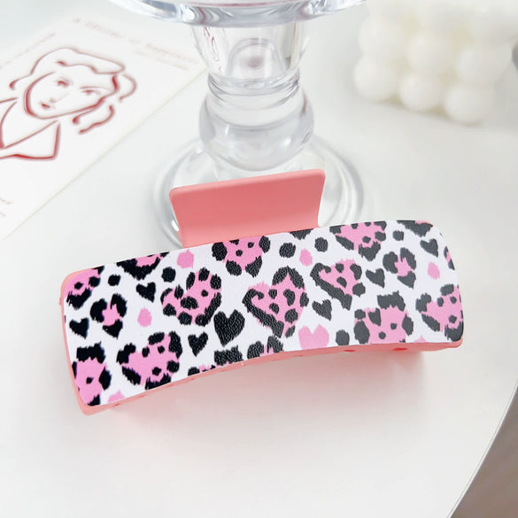 Wholesale Plastic And Resin Handmade Love Hairpin For Women In Sweet Style